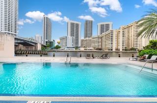 Executive Suite at Beachwalk Pool Gym Beach 22 - Hallandale Beach - 3