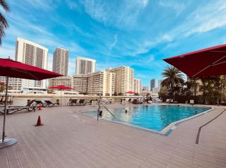 Executive Suite at Beachwalk Pool Gym Beach 22 - Hallandale Beach - 2