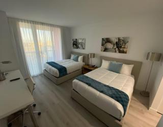 2 Bed 2 Bath Full Equiped Beachwalk Pool Gym 22 - Hallandale Beach - 9