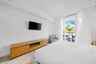 1 Bed & Kitchen at Beachwalk Luxe Pool Gym Beach - 8