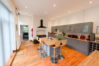 The Old Vicarage with hot tub & sauna - Vowchurch - 3