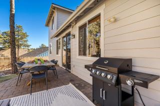 Cozy 4BR Near Ski Resort - Firepit & Pool Table - Flagstaff - 3