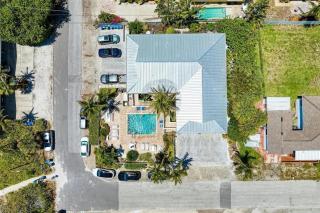 Anna Maria Island Beach Front Condo - 50 steps to Beach - Holmes Beach - 4