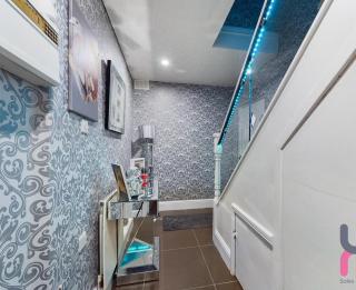 house with hot tub - West Derby - 7