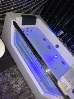 house with hot tub - West Derby - 1