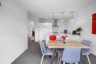 Contemporary 3 Bed Townhouse Near CBD & Hospital - 9