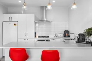 Contemporary 3 Bed Townhouse Near CBD & Hospital - 8