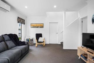Contemporary 3 Bed Townhouse Near CBD & Hospital - Hamilton - 4