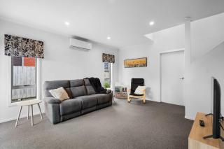 Contemporary 3 Bed Townhouse Near CBD & Hospital - Hamilton - 3