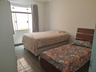 Casa com dois quartos,dois banheiros,sendo uma suíte,sala de estar cozinha e garagem - Poços de Caldas - 2