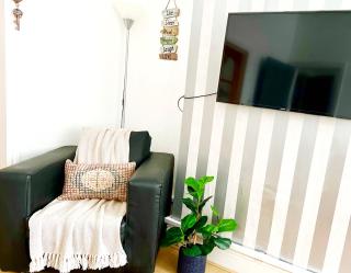Cosy 3BDR In Levenshulme-Close To Manchester City Centre And Stockport Town- Free Parking- WiFi - 9