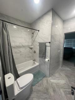 Two bedroom midtown beauty - 1