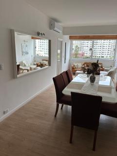 Enfrente al mar Servicio de playa Limpieza diaria Estacionamiento Sábanas y toallas Gimnasio Recepción 24 hs A pasos del puerto y Gorlero - 7