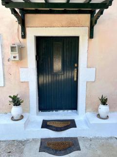 ArtHousePagoi-3br-Sleeps6-AC-Parking-5min from Beach - Págoi - 7