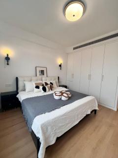 Eastern Hub - Three Bedroom Apt in Xintiandi, 50m from Metro, Many Shops and Malls Surrounded - 3