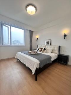 Eastern Hub - Three Bedroom Apt in Xintiandi, 50m from Metro, Many Shops and Malls Surrounded - 2