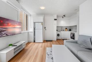 Cozy 1BR Stay in South Yarra with Parking & Wi-Fi - 7