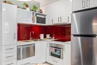 Sleek & Central 2-Bed Apartment in Melbourne - 8