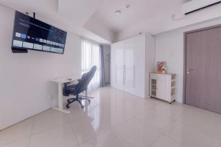 Comfortable and Homey 1BR Tamansari Bintaro Mansion Apartment By Travelio - 7