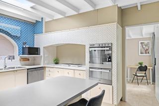 Quaint Queen Room - Convenient Location in Lindfield - Shared Bathroom - Killara - 1
