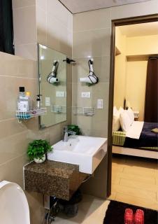 Two Palm Tree Villas Condominium - Studio 8A with Balcony - Across Terminal 3 Airport - Manila - 1