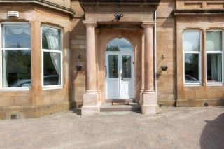 Spacious 5 Bedroom Villa With Free Private Parking - Glasgow - 8