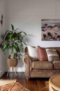 Black Cockatoo Bangalow - 1