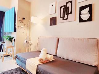 Cozy Minimalist Across Malls with Washer and Parking Near Airport - Manila - 8