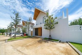 Exclusive 4BR Pool Designer Villa in Lux Pride 2 V6 Residence, Near Laguna - 3