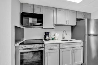 Boardwalk Resort Oceanfront Condo by Hosteeva - 8