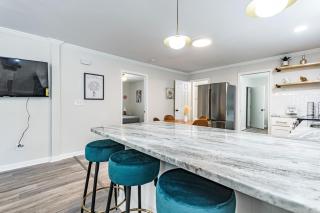 Renovated house close to Dtown Durham w king bed - 1
