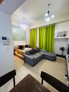 Two Palm Tree Villas Condominium - Studio 1st FL with Balcony - Across Terminal 3 Airport - Manila - 2