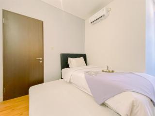 Modern Look 2BR at Transpark Cibubur Apartment By Travelio - 8