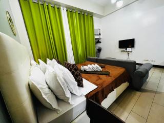 Two Palm Tree Villas Condominium - Studio 1O with Balcony - Across Terminal 3 Airport - Manila - 9