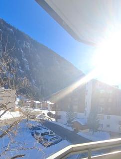 Perfekt gelegene, wunder schöne, geräumige 3,5 Zimmerwohnung mit 2 sonnenverwöhnten Balkonen und fantastischer Aussicht - Leukerbad - 0