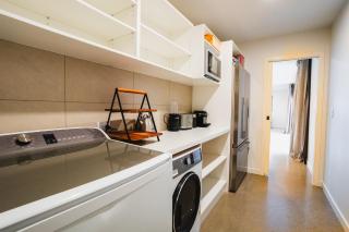 Remarkable Winter Ski Retreat, 30mins to Ski, 5mins to Airport, Washer and Dryer - 5