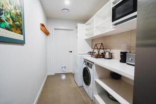 Remarkable Winter Ski Retreat, 30mins to Ski, 5mins to Airport, Washer and Dryer - 4