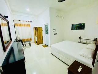 Hmc Leisure House & Restaurant - 0