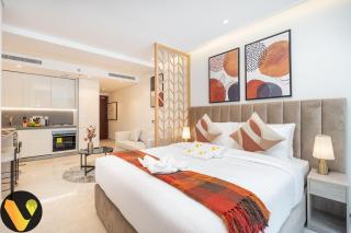 Vogue Downtown The Sterling by Omniyat, near Burj Khalifa and Dubai Mall, Studio Apartment with Balcony and Access to all Amenities - Dubai - 4