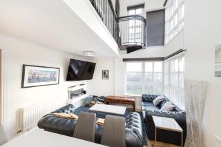 JOIVY Stylish Apartment with Balcony in Old Town - Edimburgo - 0