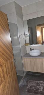 3 Bedroom Apartment - Golem - 7