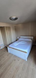 3 Bedroom Apartment - Golem - 9