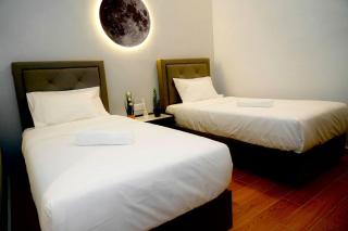 Moon Hotel - 7