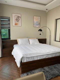 Kings Villa - - 4