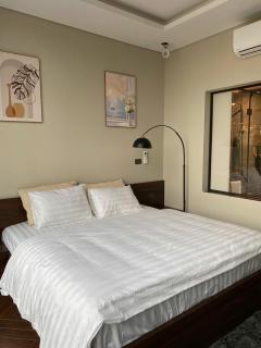 Kings Villa - - 1
