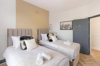 8BR Gem in Prime Location Perfect for Group Stays - Londra - 8