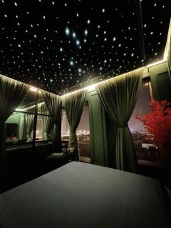 Luxury Elite Apartment with Exclusive Views - Lahore - 8