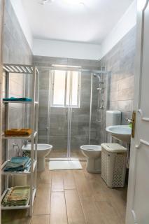 Spinola bay sea,restaurants & nightlife - 3