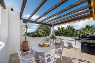 Modern 3 BDRM Apt with Sea Views & Pool Newly Renovated - Marbella - 4