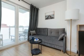 Przestronny Apartament w Jastrzębiej Górze z Parkingiem, Biurkiem i Balkonem by Noclegi Renters - Jastrzębia Góra - 0